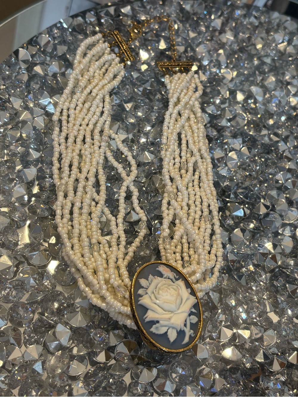 Avon vintage multi-strand seed bead and rose cameo necklace - Picture 12 of 12